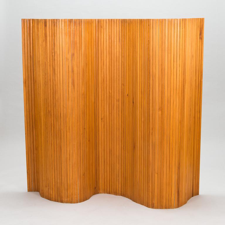 Alvar Aalto, skärm, Artek, 1900-talets slut. Ca 150x200 cm.