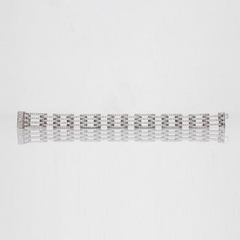 A circa 5.00ct brilliant-cut diamond bracelet.