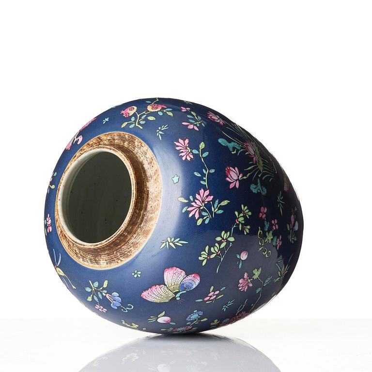 Kruka, porslin. Qingdynastin, 1700-tal.