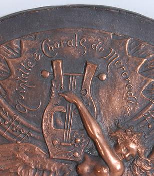 FAT, vitmetall, samt VÄGGPLAKETT, koppar, jugend, den senare sign "1893".
