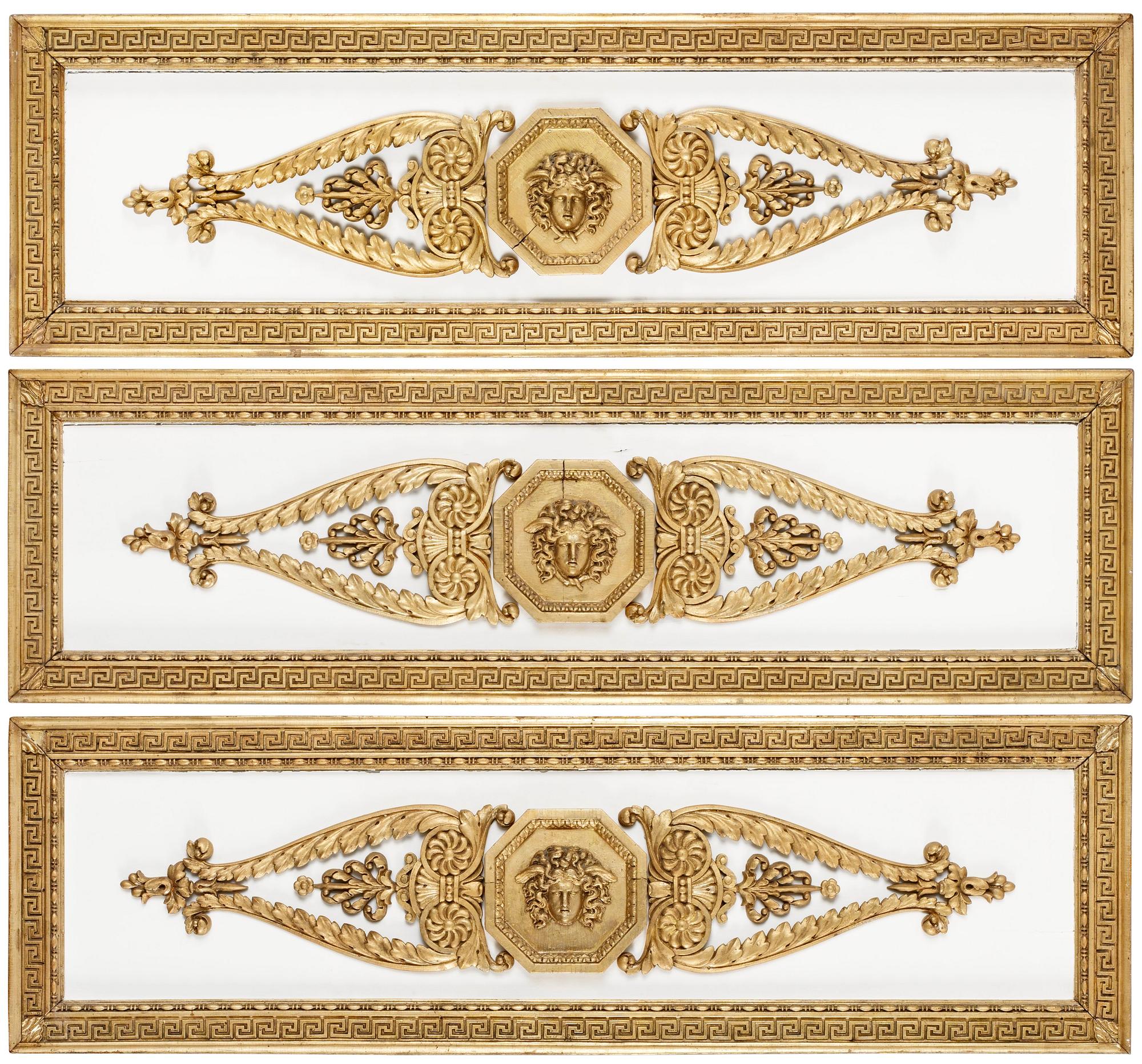 DÖRRÖVERSTYCKEN, tre stycken. Empire, 1800-talets början.