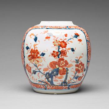 774. An imari jar, Qing dynasty, 18th Century.