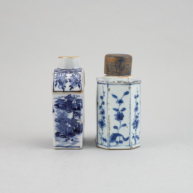 Two blue and white export porcelain tea caddies, Qing dynasty, 18th century.