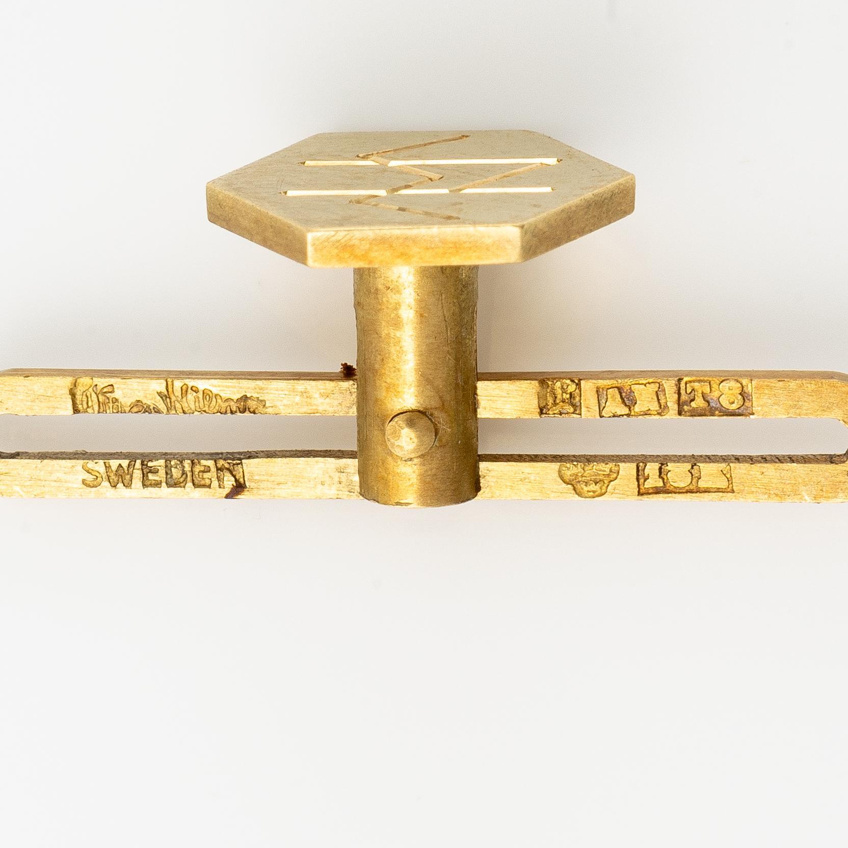 Wiwen Nilsson, a pair of cufflinks and a pair of shirt studs,  18K gold, Lund 1945.