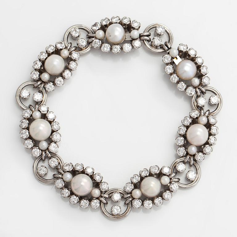 A.Tillander, a platinum necklace/bracelet, with brilliant-cut diamonds totalling approx. 6.72 ct and cultured pearls.