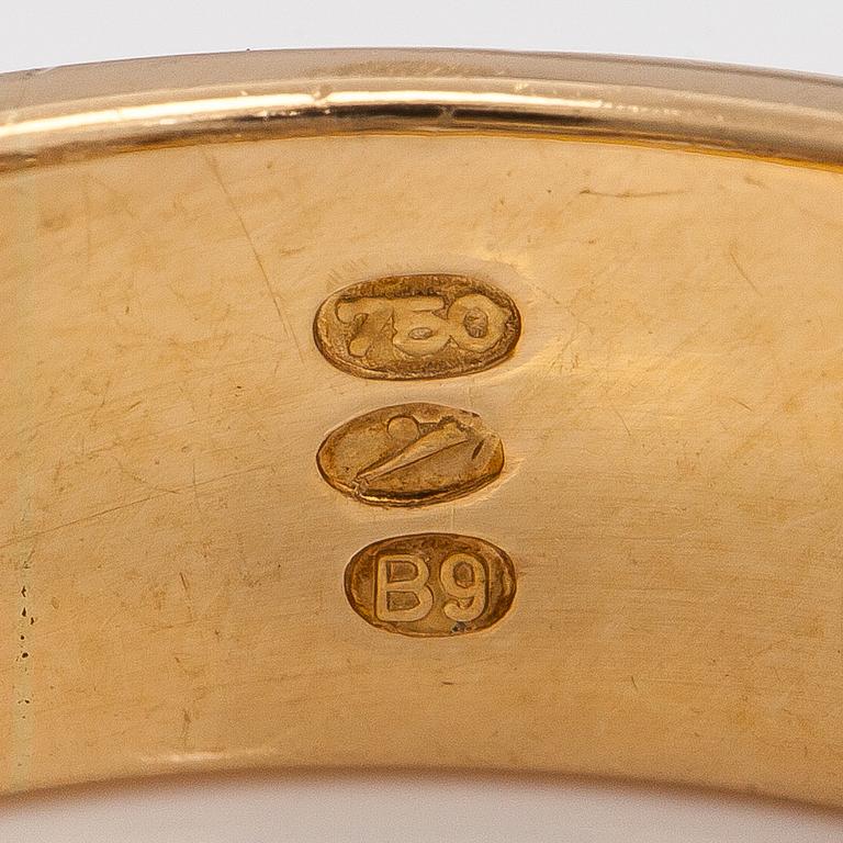 Sormus, briljantti- ja markiisihiontaiset timantit, 18K kultaa. Kultasarvi, Åbo 2003.