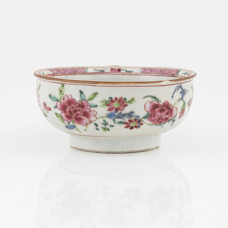 A Chinese famille rose covsh, Qing dynasty, Qianlong (1736-95).