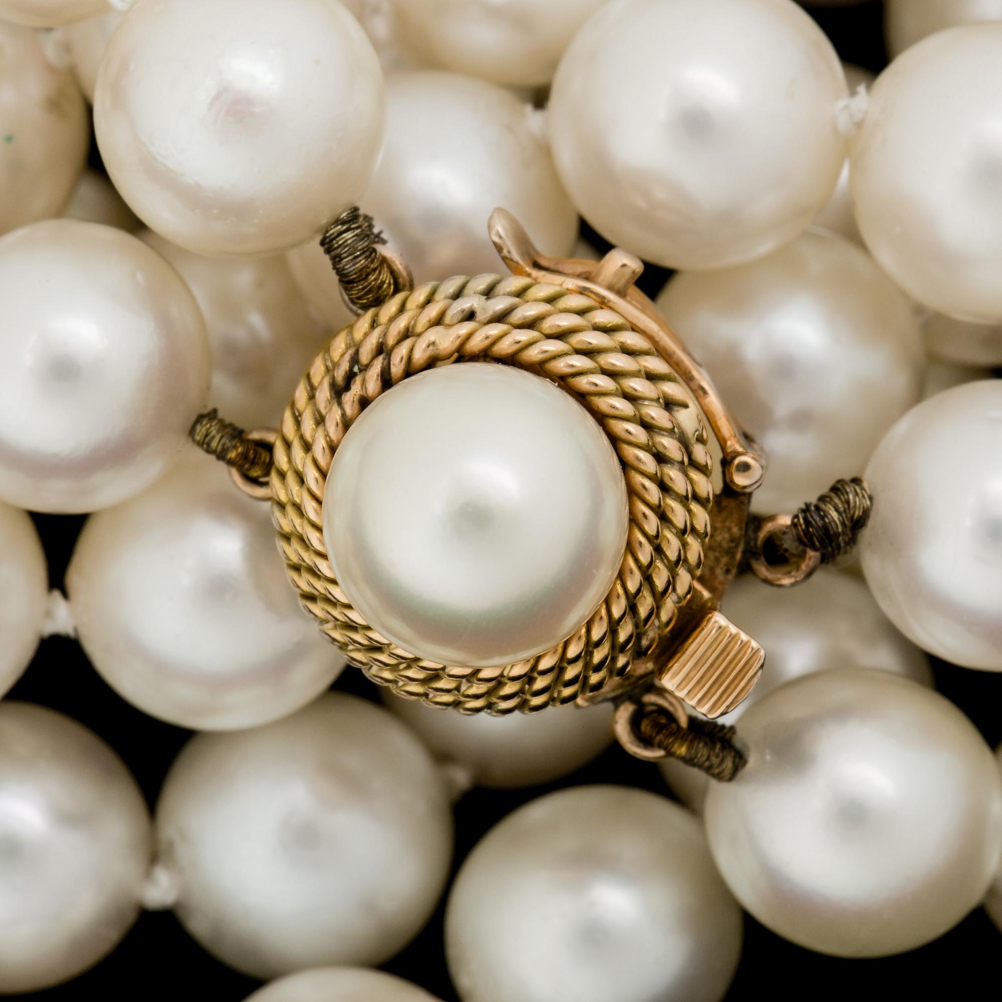 PÄRLCOLLIER, två-radigt, odlade pärlor, lås i 14 k guld.
