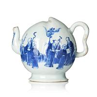 A blue and white cadogan 'immortals' tea pot, Qing dynasty, 19th century.