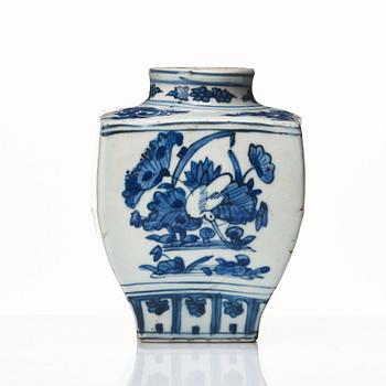 A blue and white jar, Ming dynasty (1368-1644), with hallmark.