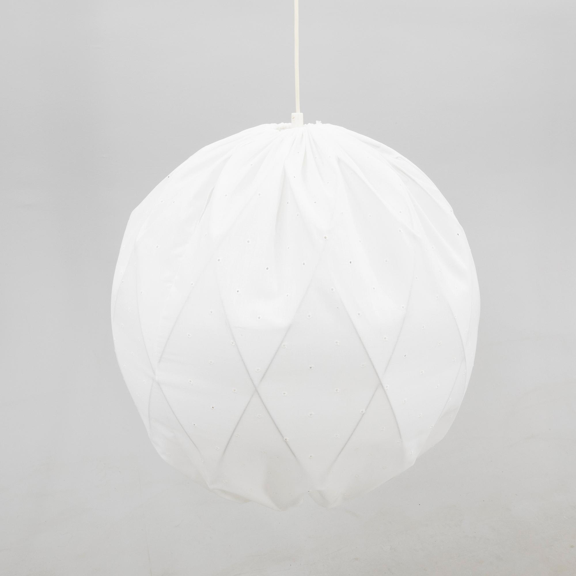 Tore Ahlsén, taklampa, "Pia-lampan", Gärsnäs.