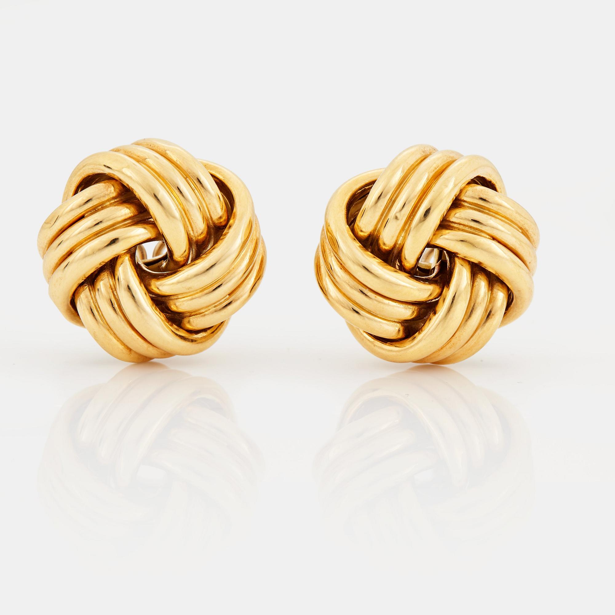 A PAIR OF EARRINGS.
