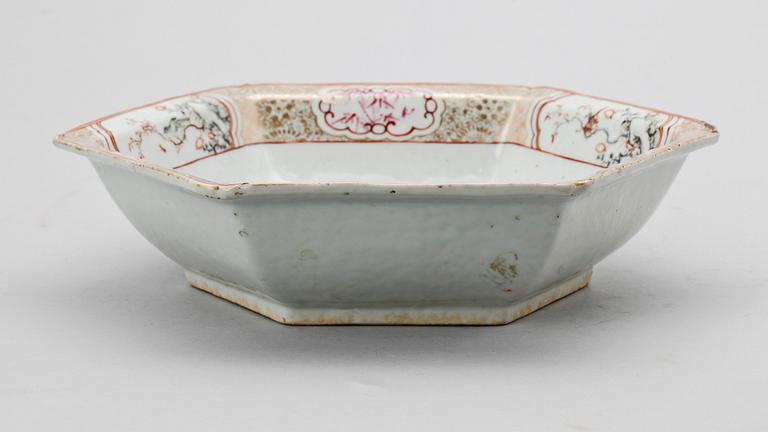 SKÅLFAT, porslin, Kina, 1700-tal.