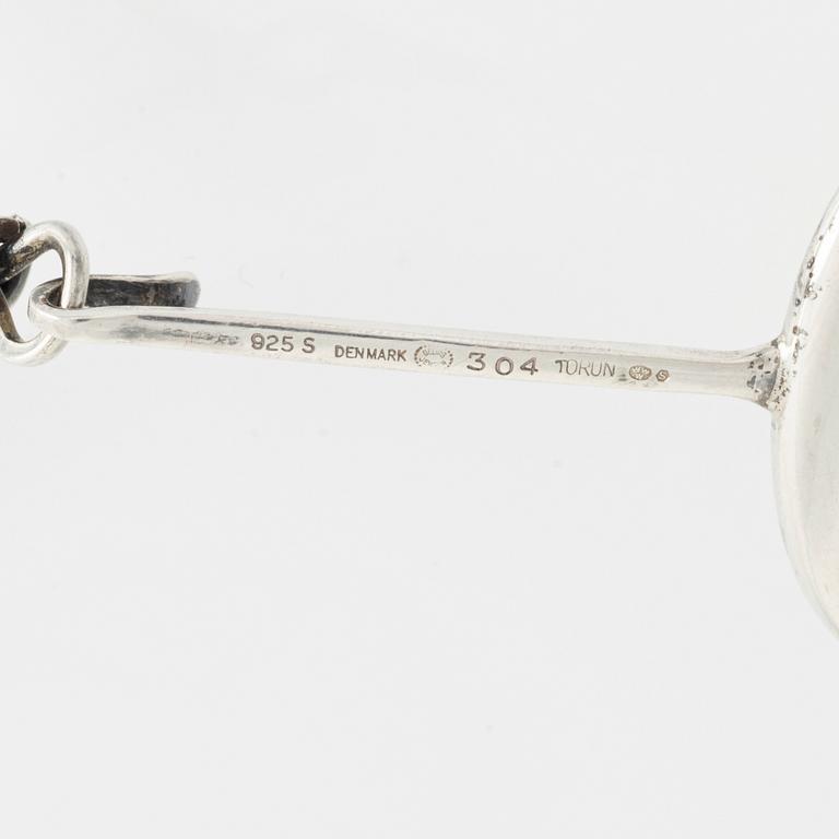 Vivianna Torun Bülow-Hübe/Georg Jensen neck ring with pendant, sterling silver.