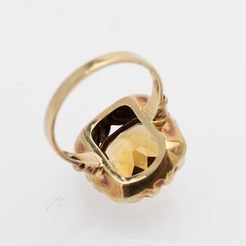 14K gold ring with a citrine.