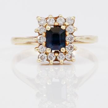 RING,  14K guld, diamanter samt safir.