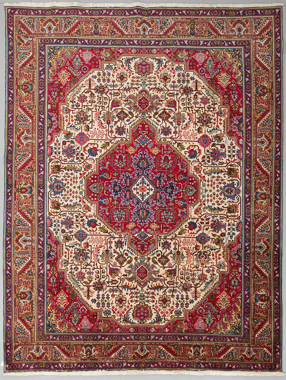 A carpet from Tabriz, around 388 x 294 cm.