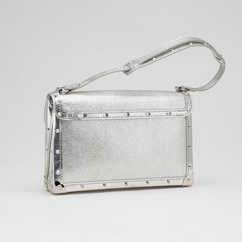 LOUIS VUITTON, a silver coloured leather handbag.