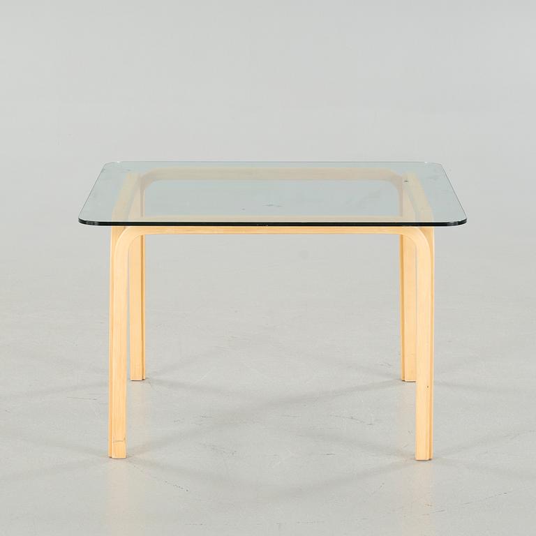 ALVAR AALTO, soffbord, "Y805B", modell formgiven 1946.