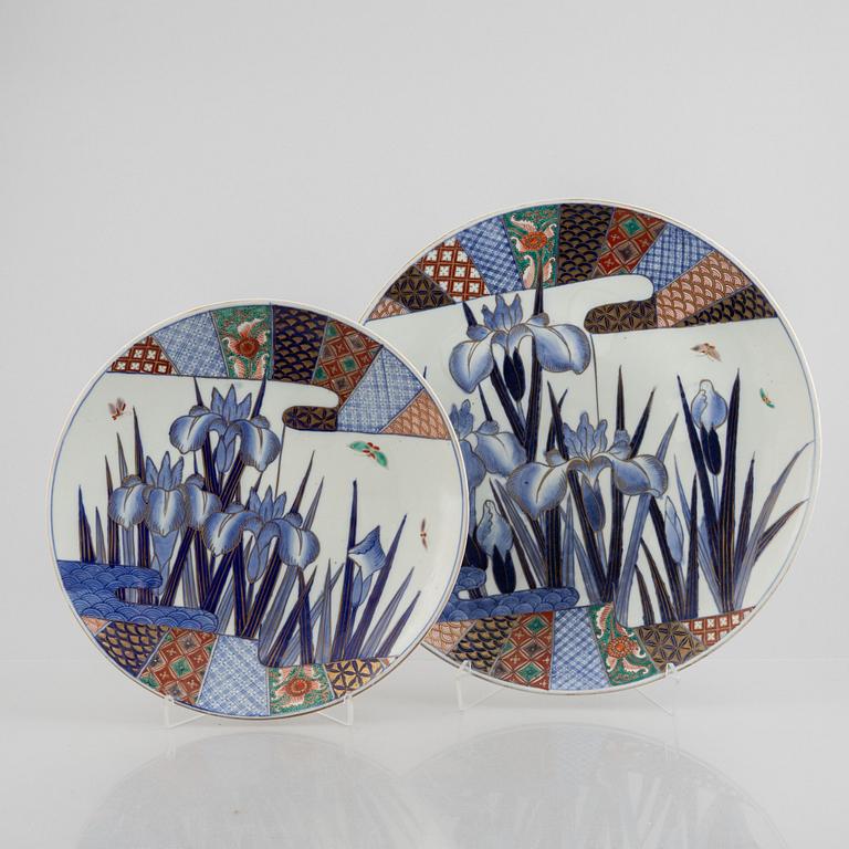 Two Japanese porcelain plates, early 20th centur.