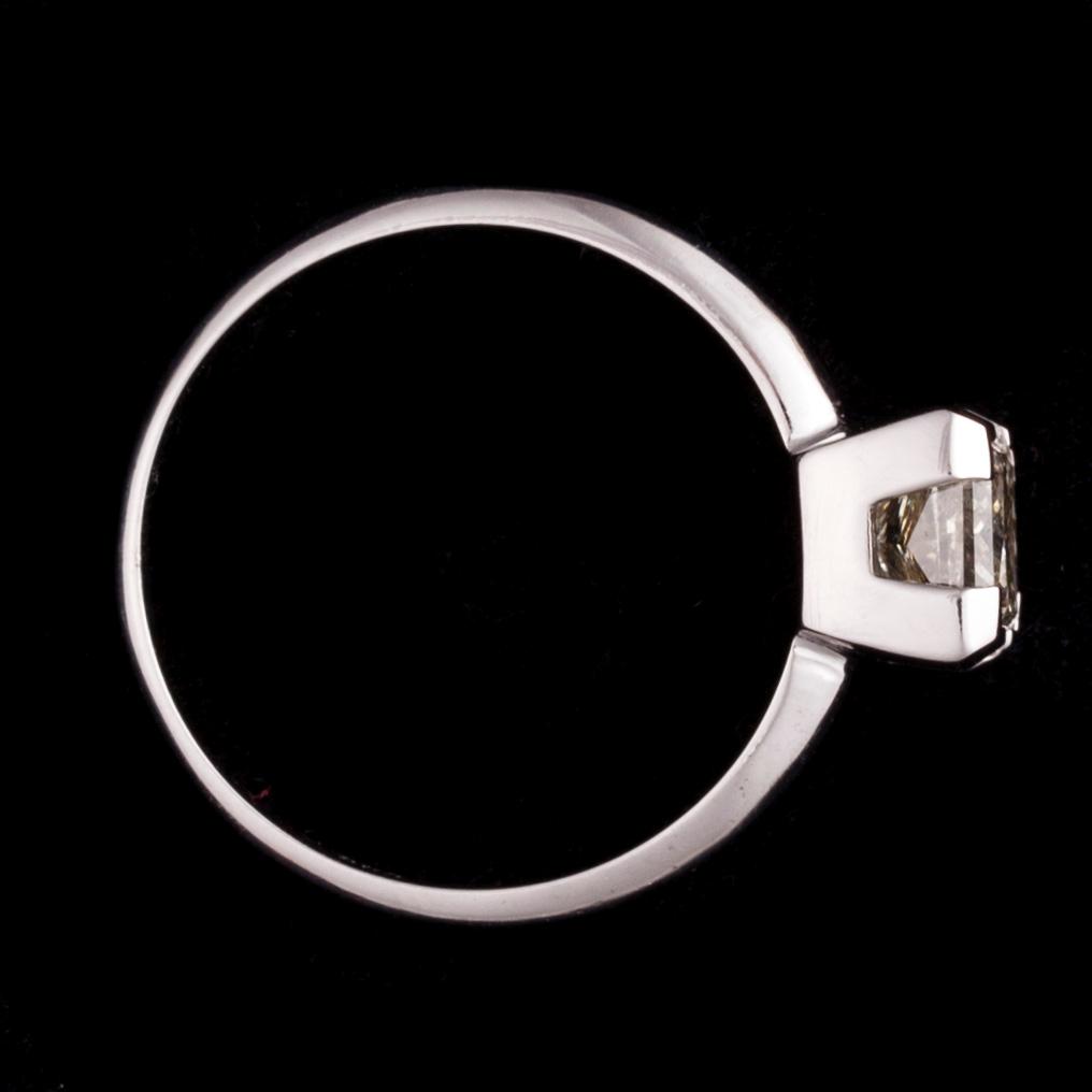 RING, 14K vitguld, prinsesslipad glasfylld diamant. Vikt ca 2,1 g.