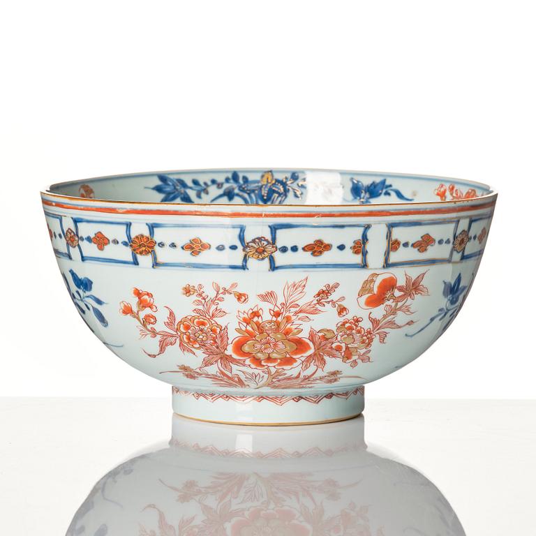 Skål, porslin. Qingdynastin, Kangxi (1662-1722).