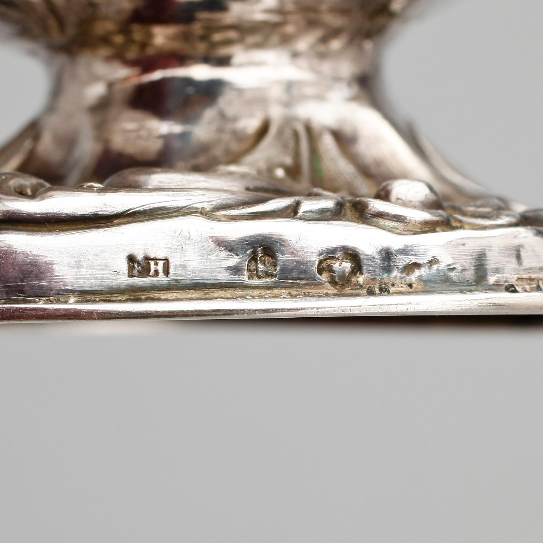 GRÄDDKANNA, silver, nyrokoko, Frans Holm, verksam 1849-1885 i Vadstena. Vikt ca 185 gram.