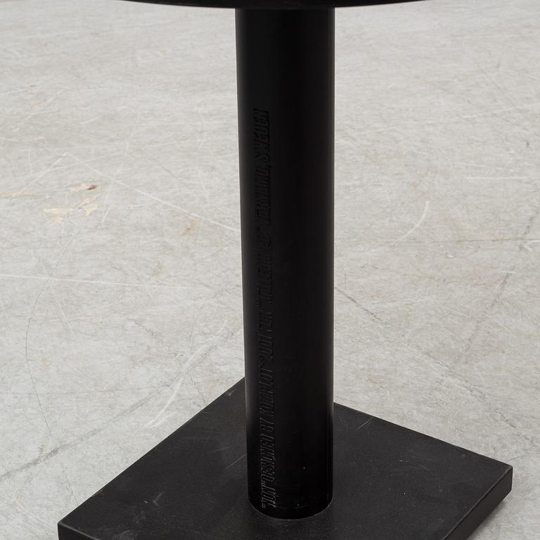 BORIS BERLIN/POUL CHRISTIANSEN, bord med två stolar, "Non", Komplot design, Källemo.