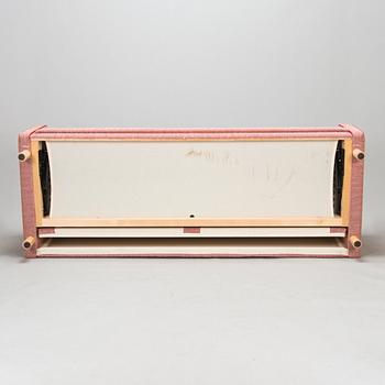 Vuodesohva, malli 550, Artek, 2000-luku. Malli muotoiltu v. 1994.