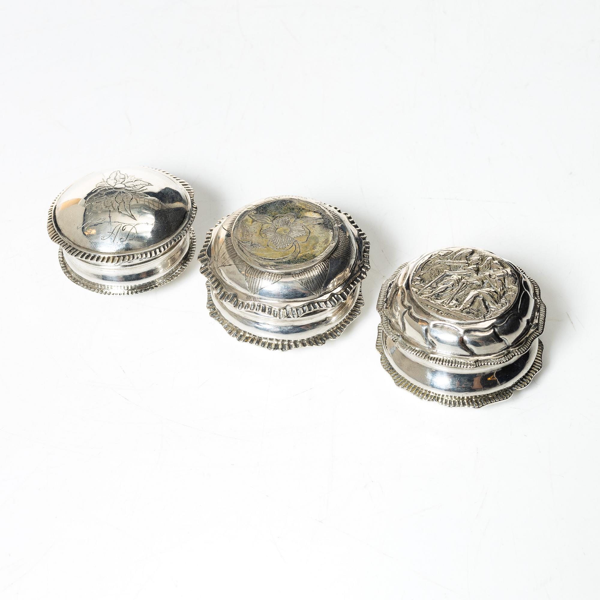 Kyrkdosor, tre stycken, silver, 17-1800-tal.