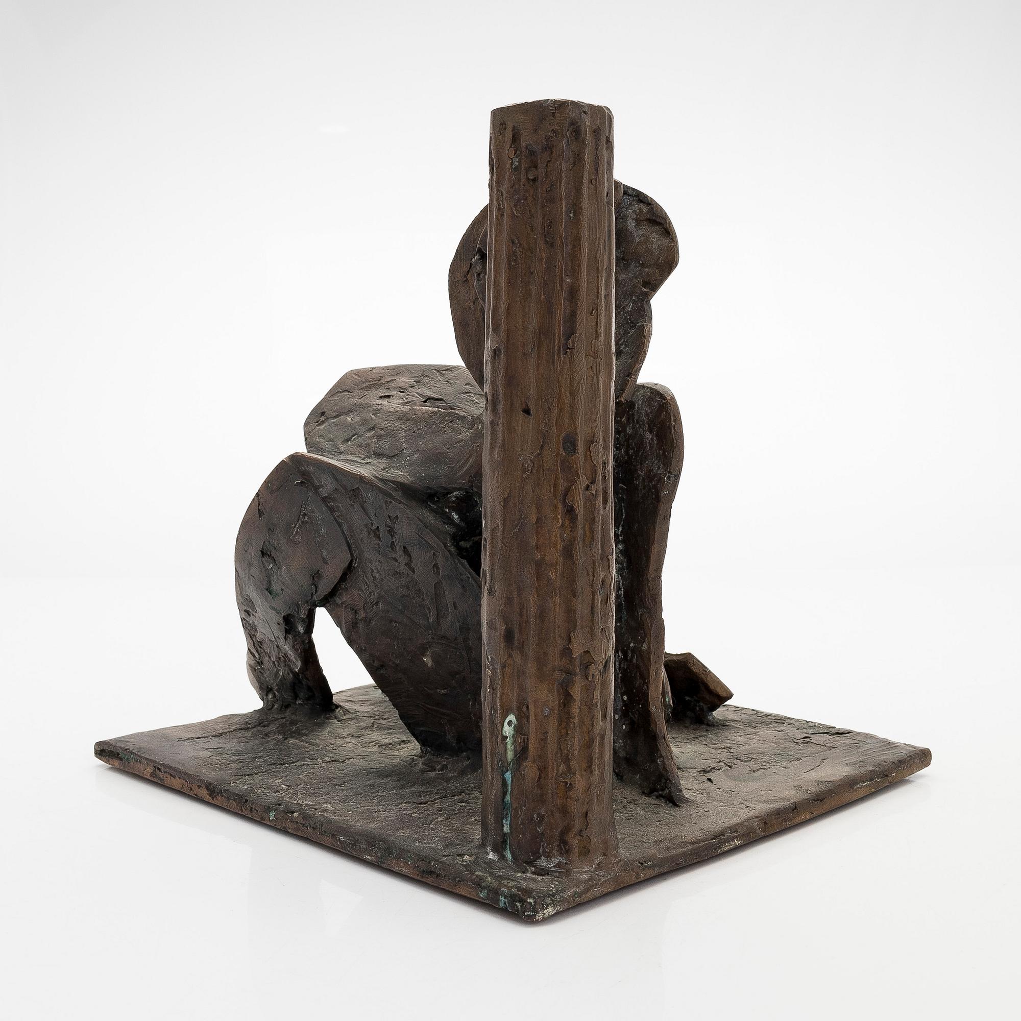 Erkki Kannosto, Sittande figur.