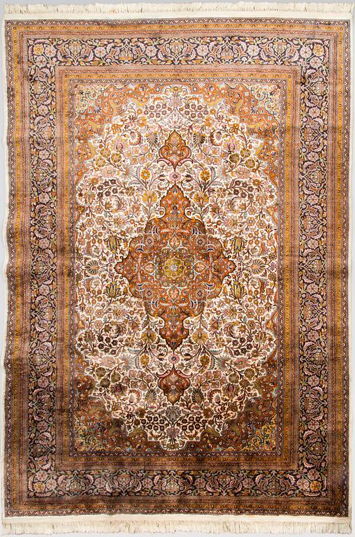 An oriental rug Kashmir, silke, 308 x 215 cm.