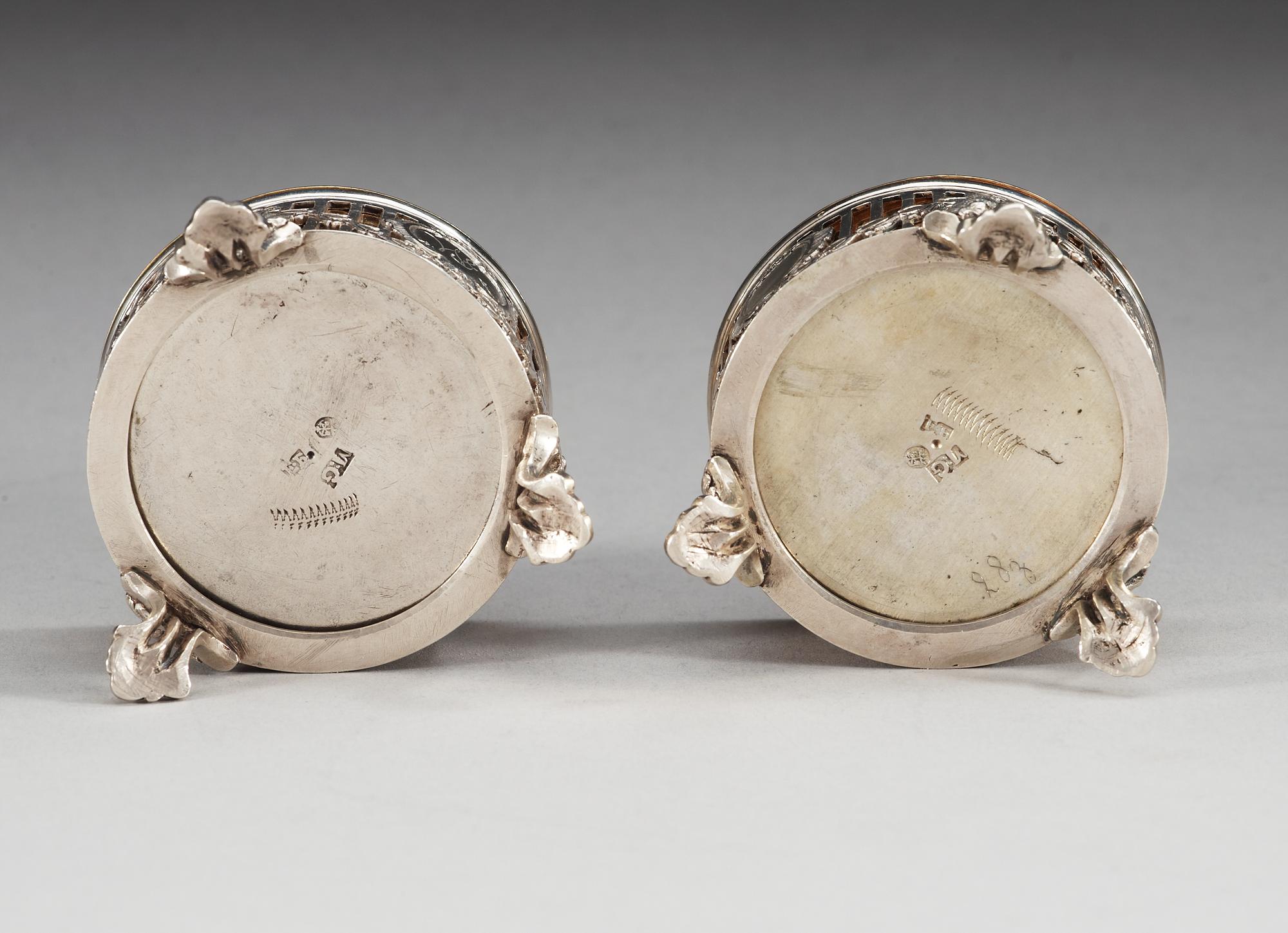 SALTKAR, ett par, av Magnus Graff, S:t Petersburg 1776.