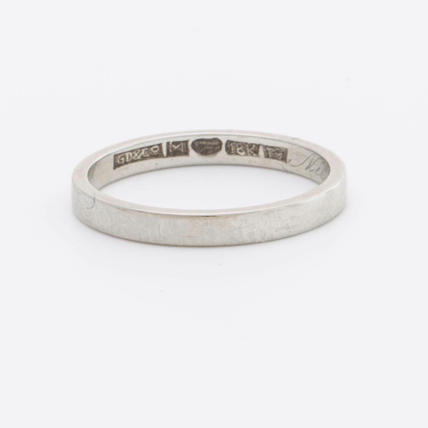 2 RINGAR 18 K vitguld, 1 turmalin ca 5 x 6 mm samt 2 diamanter 8/8, 1 slät ring.