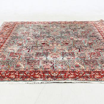 Oriental rug, old/semi-antique, approximately 333x254 cm.