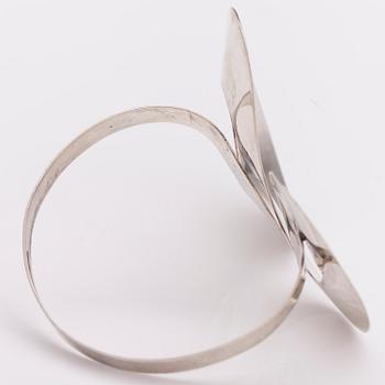 PAULA HÄIVÄOJA, ARMBAND, sterling silver. Pentti Roos, Helsingfors 1968.