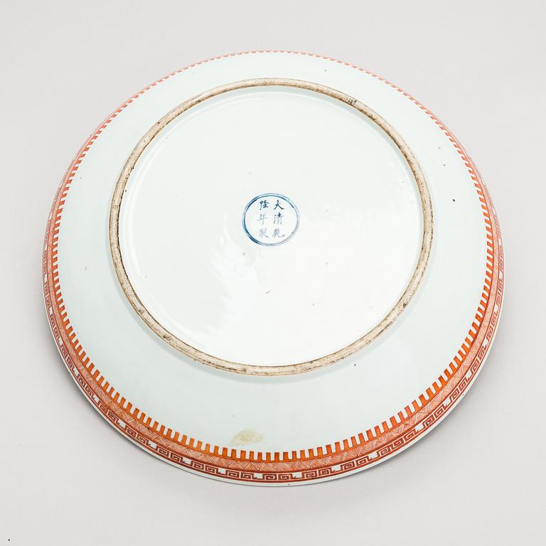 A Chinese modern porcelain dish with chrysanthemum decoration, 21st century.