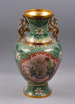 VAS, cloisonne, Kina, 1900-tal.