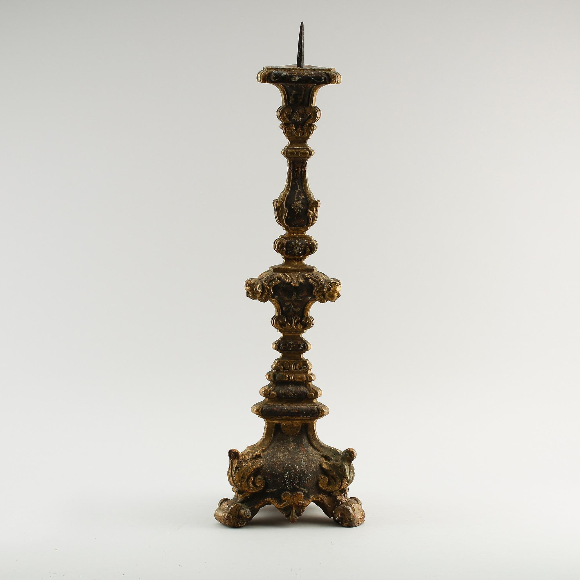 GOLVLJUSSTAKE, skuret trä, 1600/1700-tal.