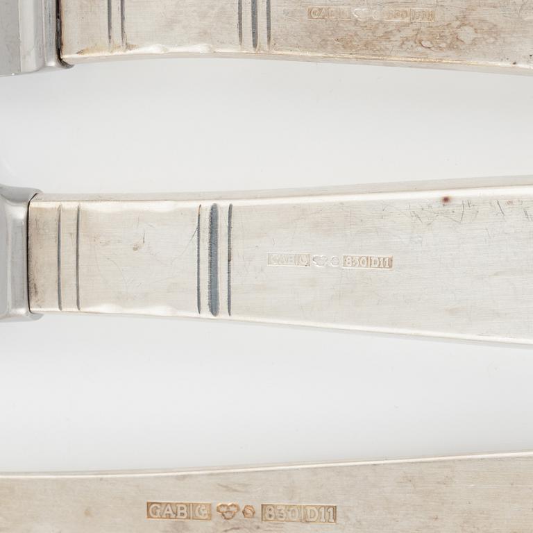 Bestick, brevkniv samt bägare, silver, bl a CG Hallberg Stockholm 1919 (24 delar).