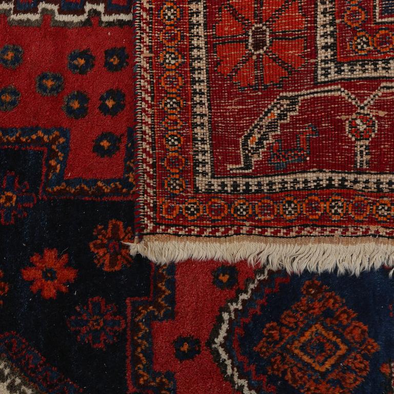 MATTA, Afshar, möjligen old, ca 190 x 152 cm.