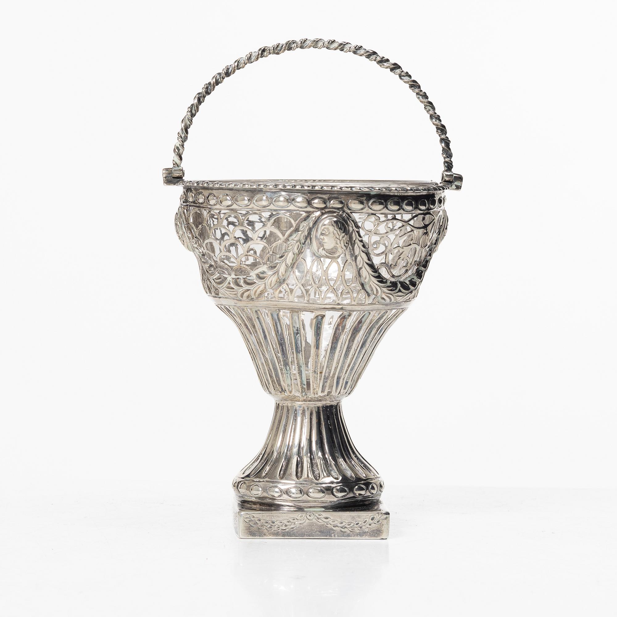 An English silver sugar bowl, silver, London 1772.