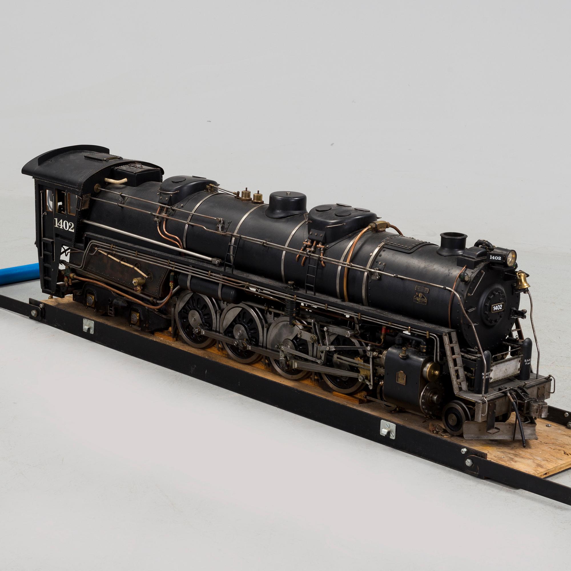 MODELL AV ÅNGLOK, med tender, "4-8-4 Western Maryland 1402", tillverkad av Gunnar Eriksson, spårvidd 3,5 tum.