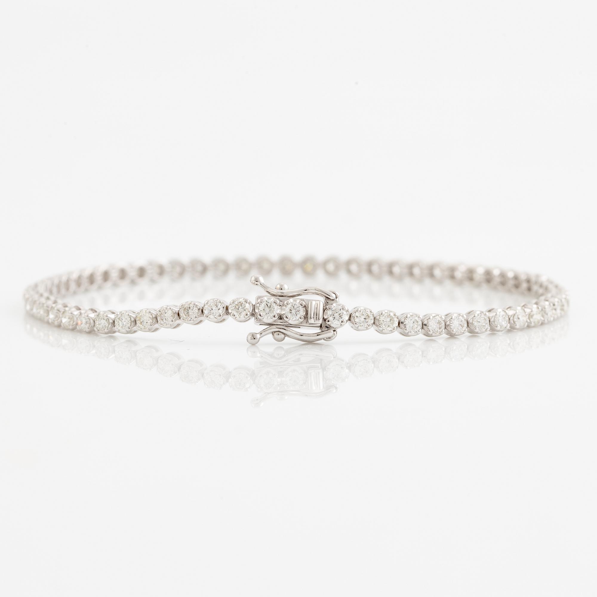 Tennis bracelet 18K white gold with brilliant-cut diamonds.