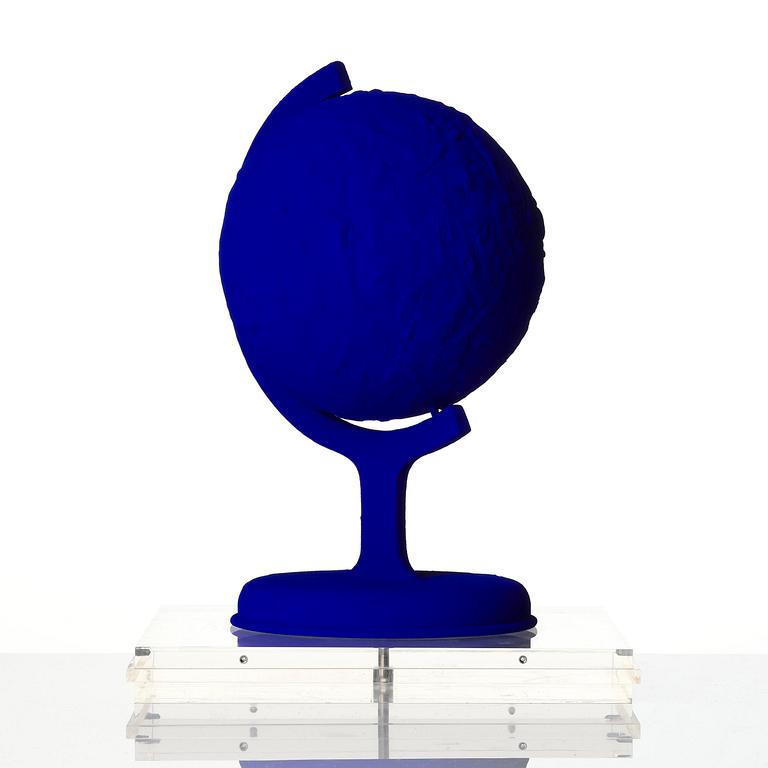 Yves Klein, "La Terre Bleue".