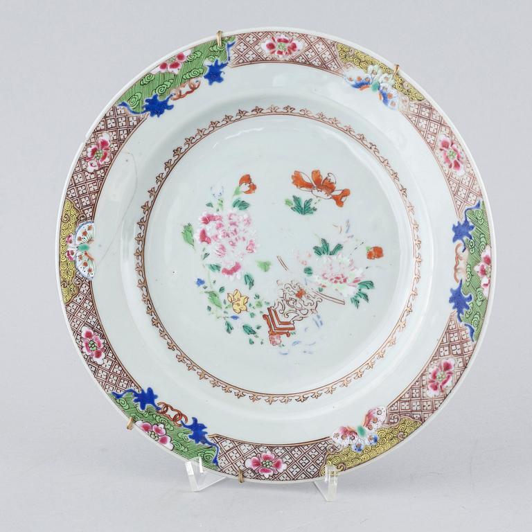 Five polychrome Chinese porcelain plates, Qing dynasty, 18th century.