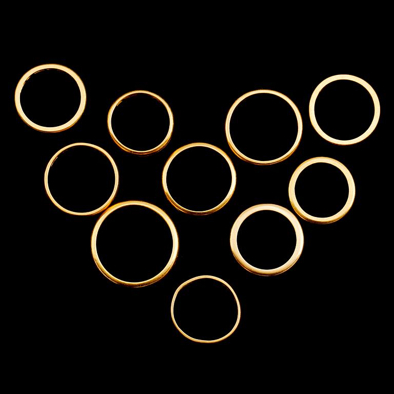 RINGAR, 10 st, 23 k guld. Vikt ca 59 gram.