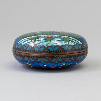 A Chinese cloisonne bowl with cover, 20th century.