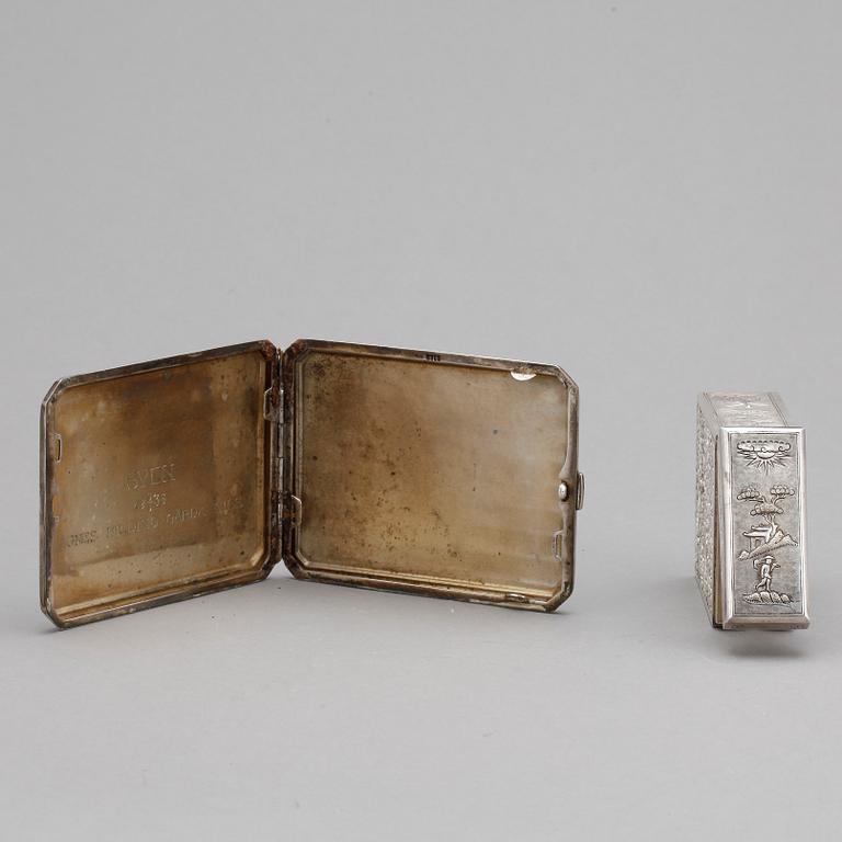 ETUIER, 2 st, silver, däribland Vietnam, vikt 211 g.