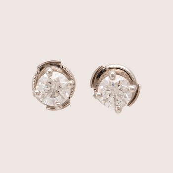 Tiffany & Co, örhängen ett par 950 platina samt runda briljantslipade diamanter.